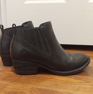 Born Beebe Boots Black
